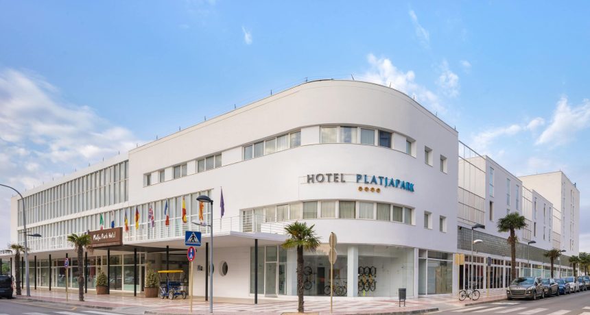 entrance---htop-hotel-platja_park_52630564871_o