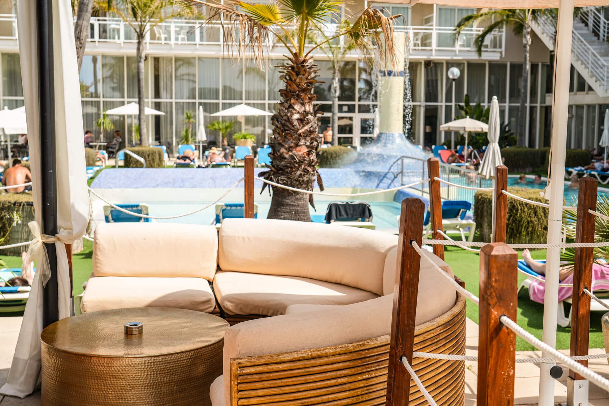 lounge---poolside-bar---htop-platja-park_53893663645_o